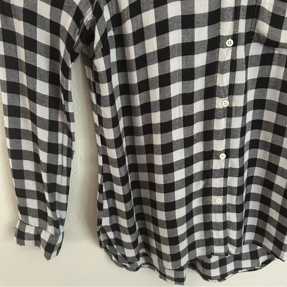 Old Navy Black and White Button Down Flannel Shirt - Picture 4 of 4
